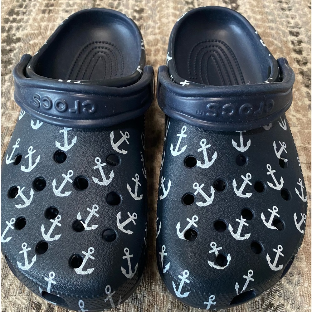 Navy anchor Crocs Women size 7/ Men size 5 like new